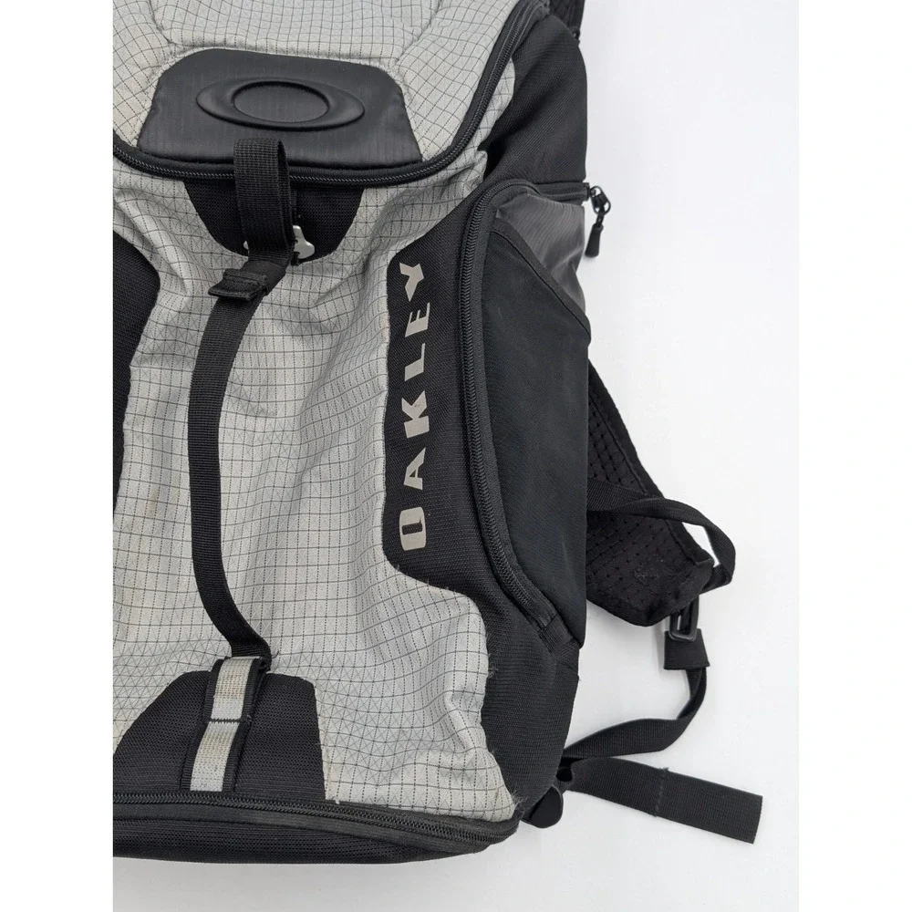 Oakley Link Pack Backpack Stone Gray 29L‎ Hiking Bag Travel Commute 92910-22Y